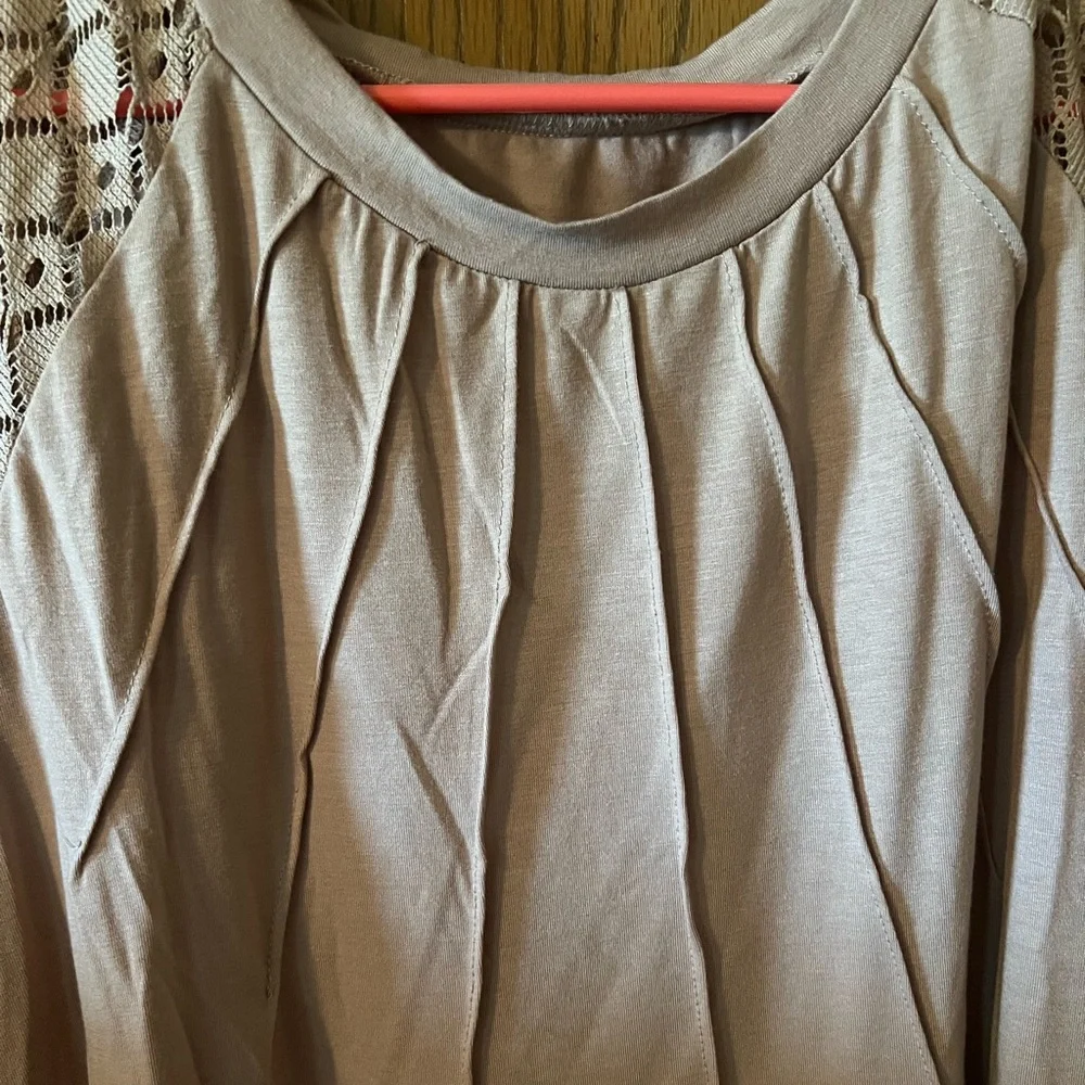 SHEIN Curve 4x women’s lace sleeve top - Picture 3 of 5